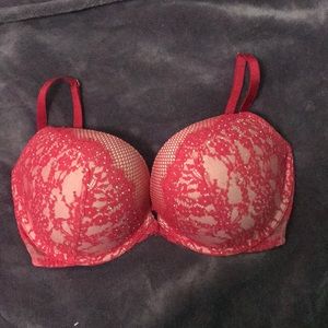 NEW WITHOUT TAGS VS BRA push up